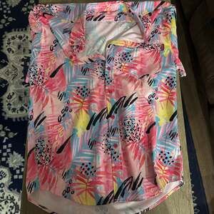 RSVLTS Out of Print La‎ Croy Medium Kunuflex Pink Button Up Short Sleeve Bright